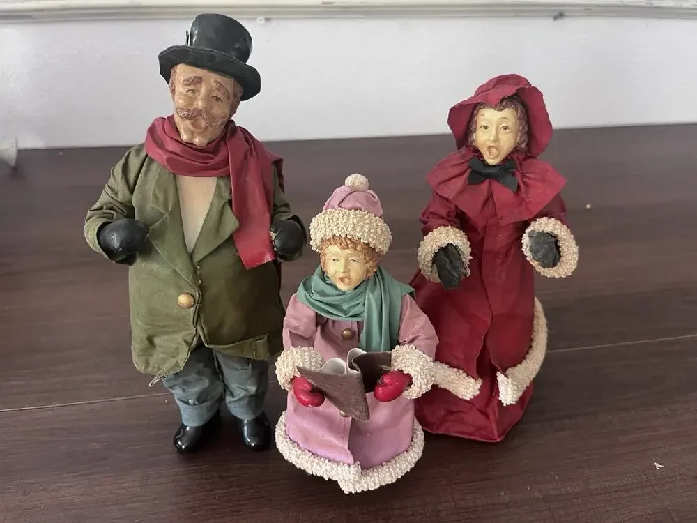 Vtg Clothtique Possible Dreams Family Carolers Christmas Set. Two Missing Books